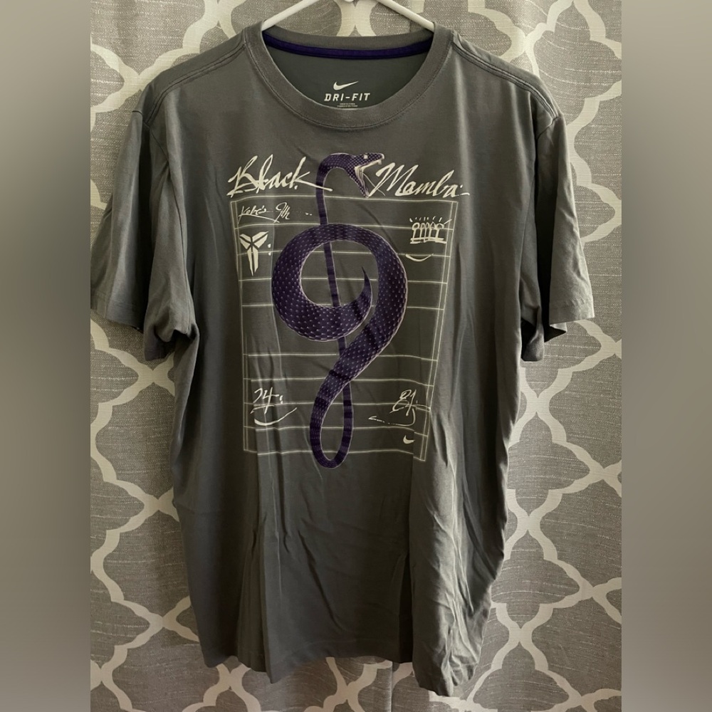 Kobe Bryant Nike Tshirt Size Large